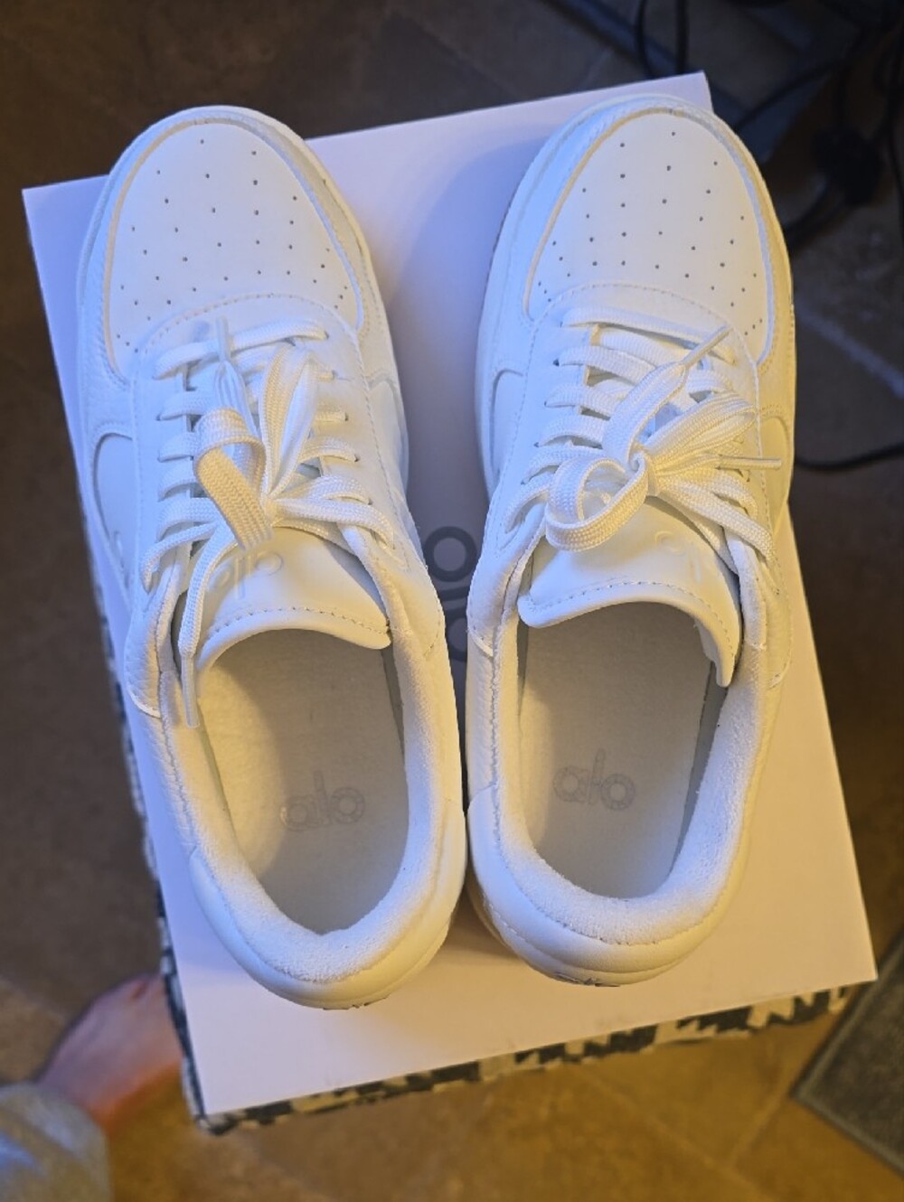 ALO Yoga Woman 7.5 White Sneakers with Gum Sole - Picture 5 of 8